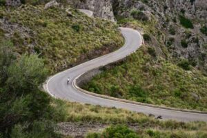 How to Climb Hills on a Road Bike More Efficiently